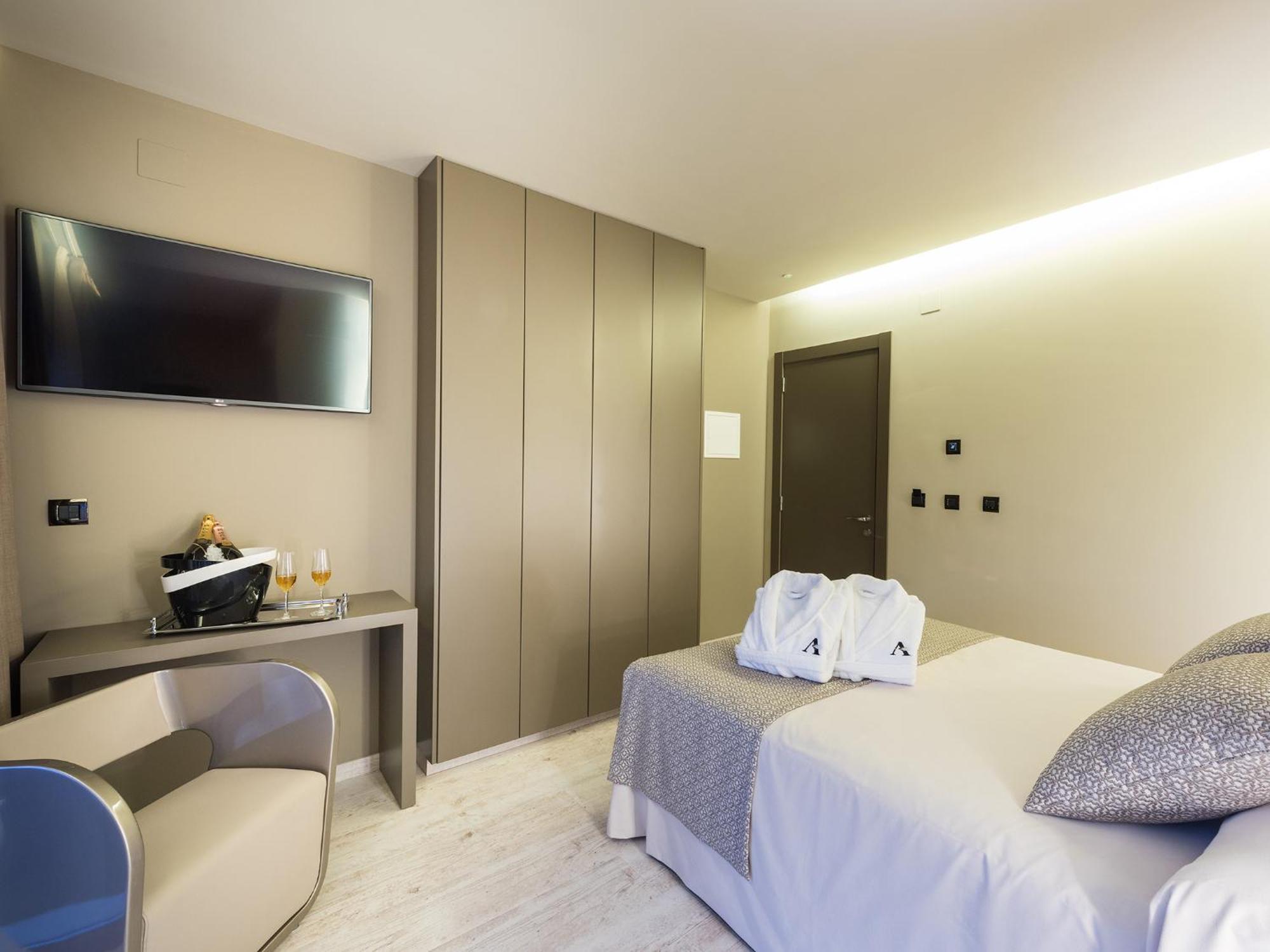 Elia Hotel 4*